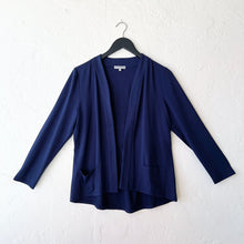 Load image into Gallery viewer, Core Travel Easy Jacket in Navy
