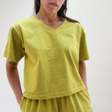 Load image into Gallery viewer, Pacific Cotton | Crop V-Neck in Pera
