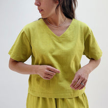 Load image into Gallery viewer, Pacific Cotton | Crop V-Neck in Pera
