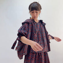 Load image into Gallery viewer, DVAA | Thistle Top in Red &amp; Navy Floral
