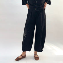 Load image into Gallery viewer, Eleven Stitch | Doreen Pant in Black
