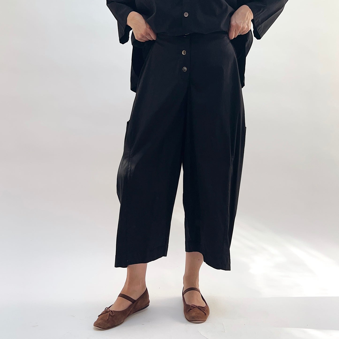 Snap Front Pant in Black