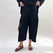 Load image into Gallery viewer, Eleven Stitch | Snap Front Pant in Black
