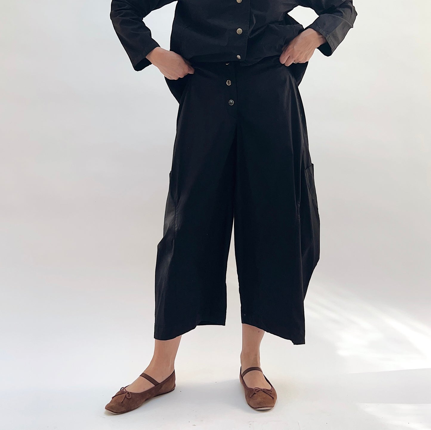 Snap Front Pant in Black