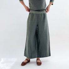 Load image into Gallery viewer, Cut Loose | Wide Leg Linen Cropped Pant in Clay
