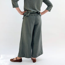 Load image into Gallery viewer, Cut Loose | Wide Leg Linen Cropped Pant in Clay
