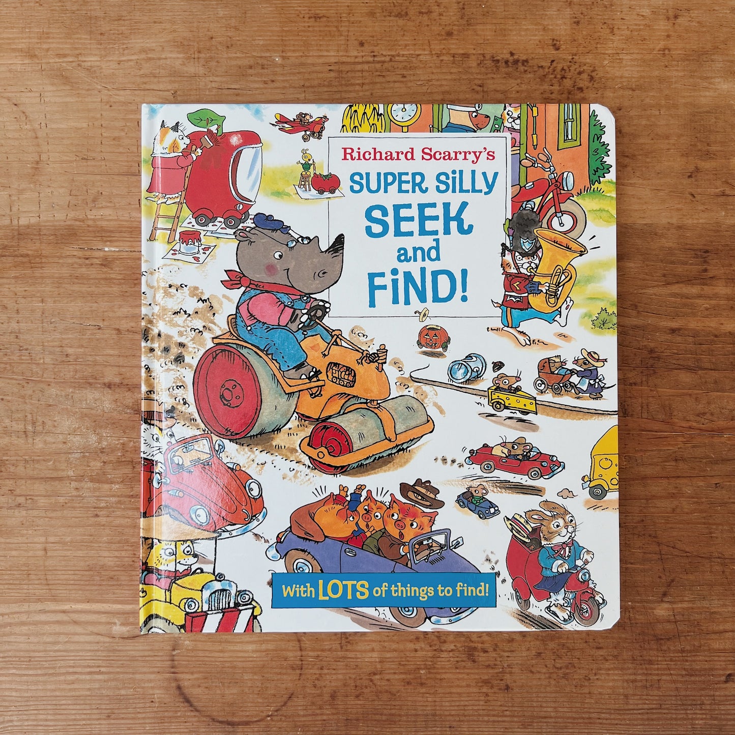 Richard Scarry's Super Silly Seek and Find!