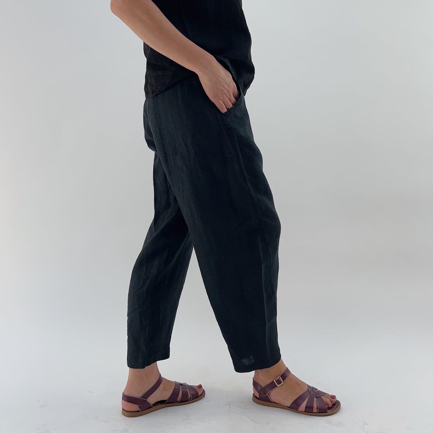 Seamed Taper Pant in Black