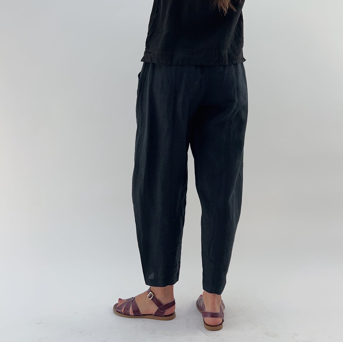 Seamed Taper Pant in Black