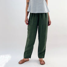 Load image into Gallery viewer, Yuvita | Pocket Pant in Dark Green

