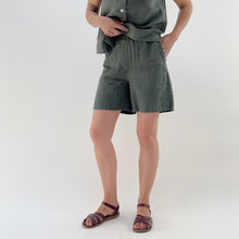 Load image into Gallery viewer, Cut Loose | Easy Linen Shorts in Clay
