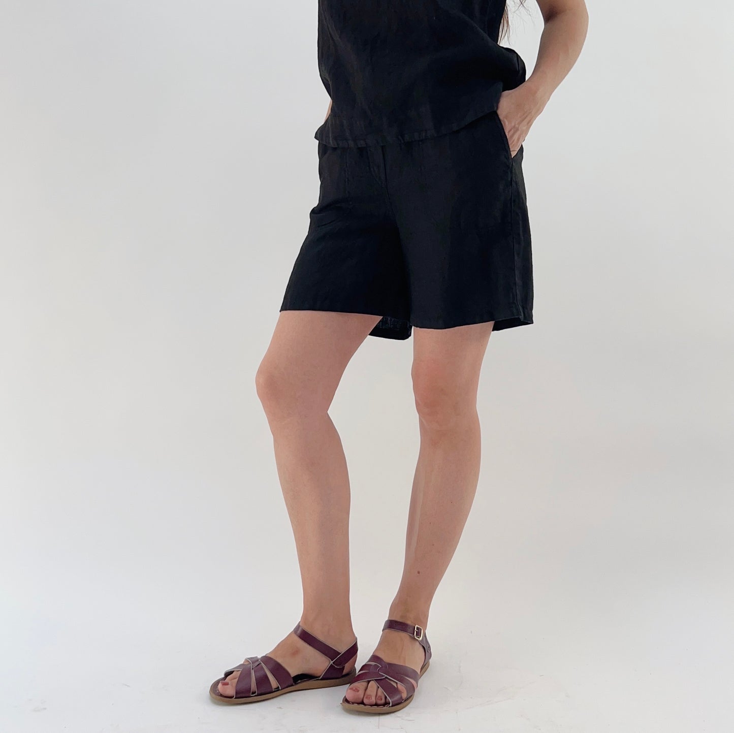 Easy Linen Shorts in Black