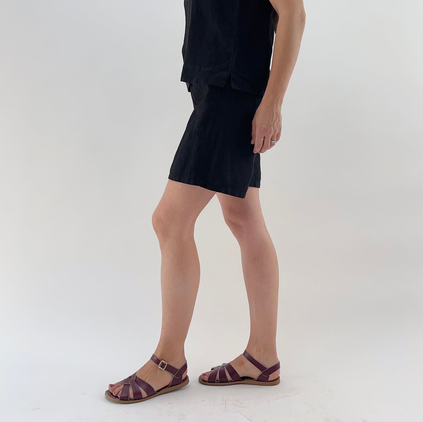 Easy Linen Shorts in Black