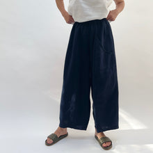 Load image into Gallery viewer, Eleven Stitch | Linen One Pocket Pant in Black
