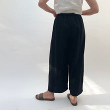 Load image into Gallery viewer, Eleven Stitch | Linen One Pocket Pant in Black
