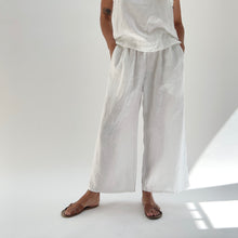Load image into Gallery viewer, Cut Loose | Hanky Linen Full Crop Pant in White
