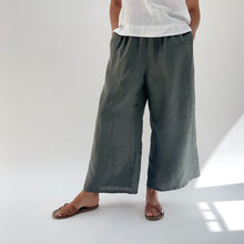 Load image into Gallery viewer, Cut Loose | Hanky Linen Full Crop Pant in Clay
