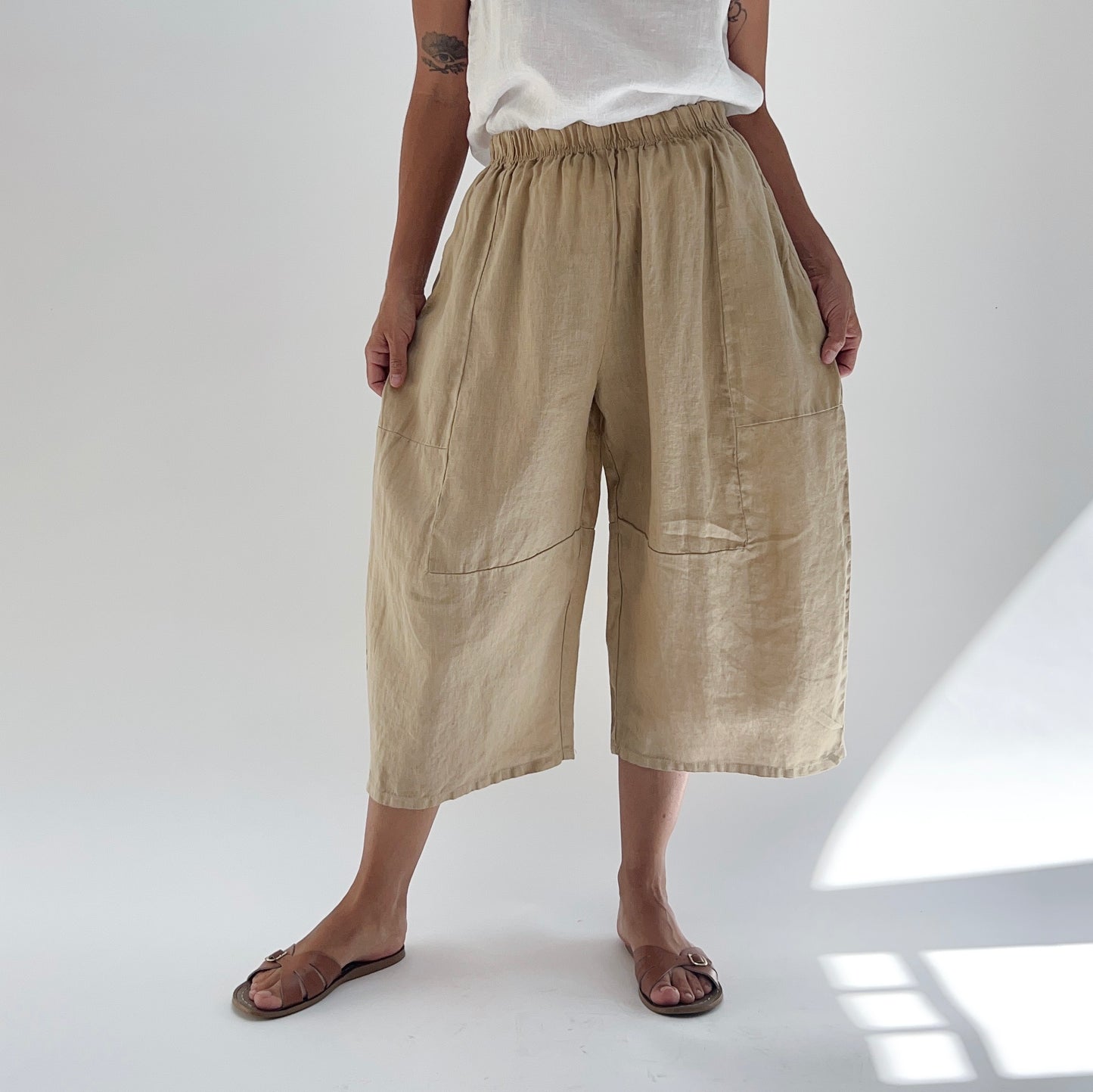 Hanky Linen Balloon Crop Pant in Cashew