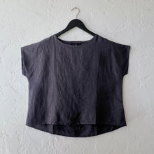 Load image into Gallery viewer, Cut Loose | High Low Linen Tee in Gull
