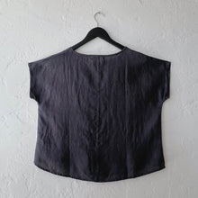 Load image into Gallery viewer, Cut Loose | High Low Linen Tee in Gull
