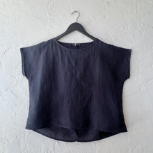 Load image into Gallery viewer, Cut Loose | High Low Linen Tee in Lights Out
