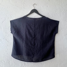Load image into Gallery viewer, Cut Loose | High Low Linen Tee in Lights Out
