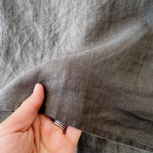 Load image into Gallery viewer, Cut Loose | High Low Linen Tee in Kelp
