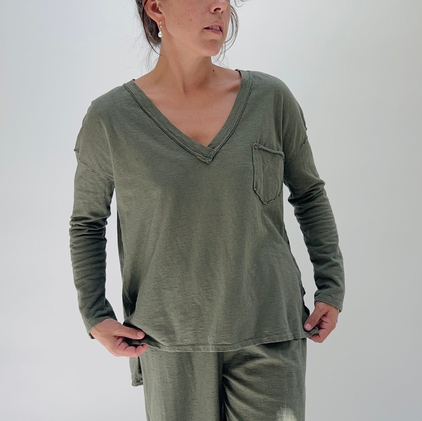 Deep V Pocket Top in Kelp
