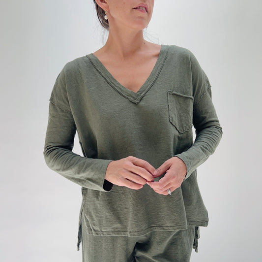 Deep V Pocket Top in Kelp