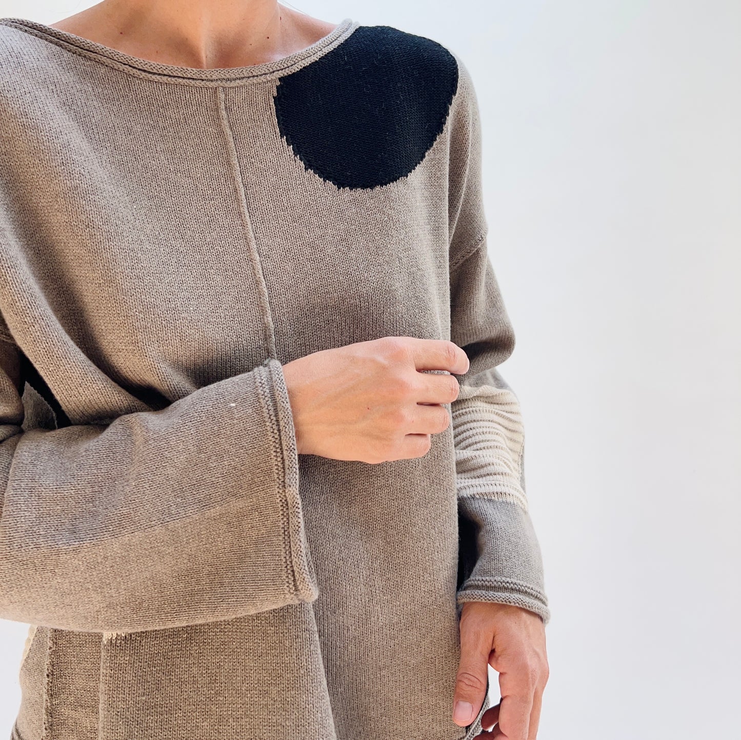 Statement Circle Pullover in Rockridge