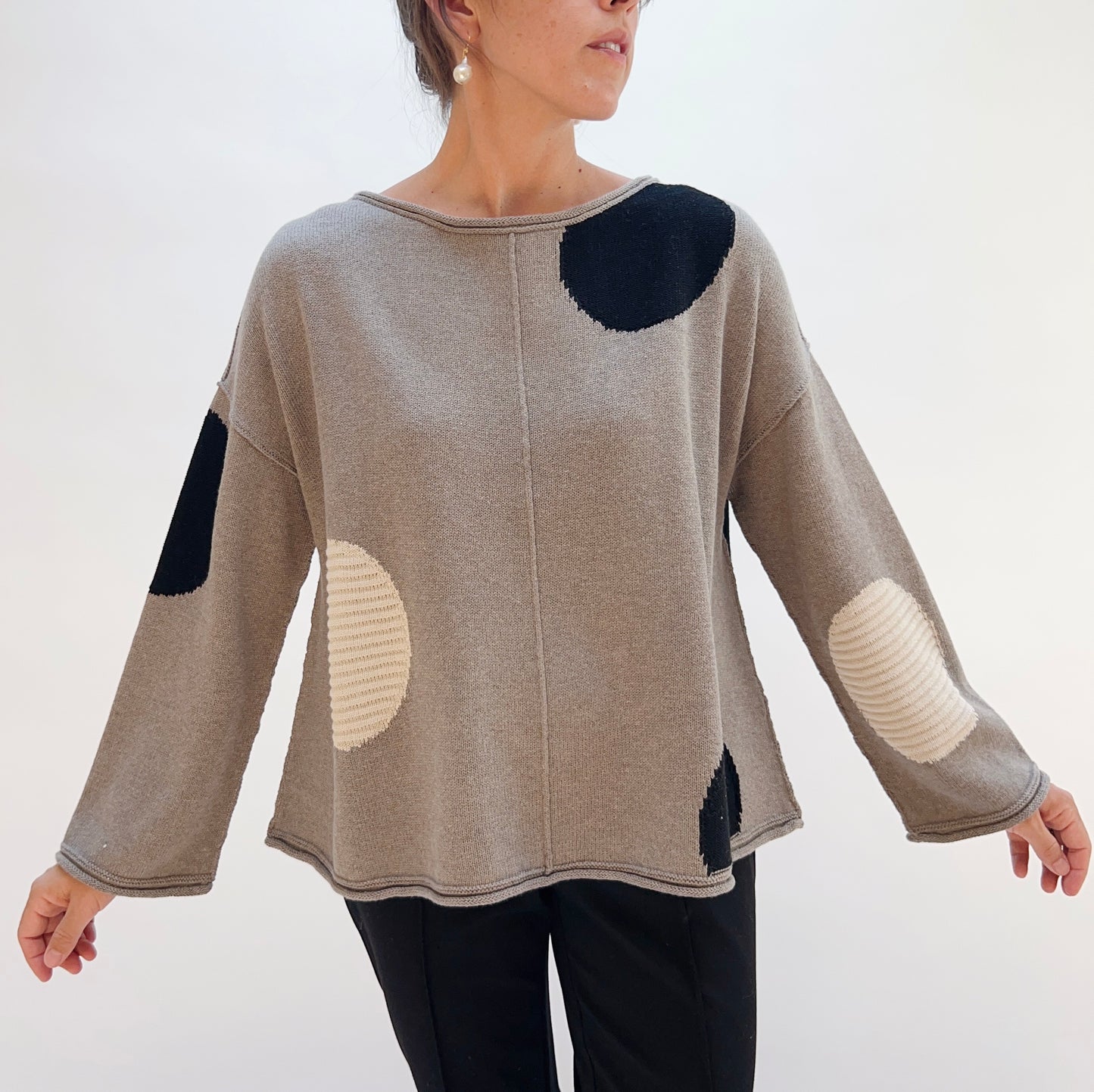 Statement Circle Pullover in Rockridge