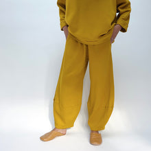 Load image into Gallery viewer, Bryn Walker | Oliver Fleece Pant in Dandelion
