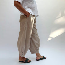 Load image into Gallery viewer, Eleven Stitch | Snap Doreen Pant in Fennel
