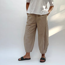 Load image into Gallery viewer, Eleven Stitch | Snap Doreen Pant in Fennel
