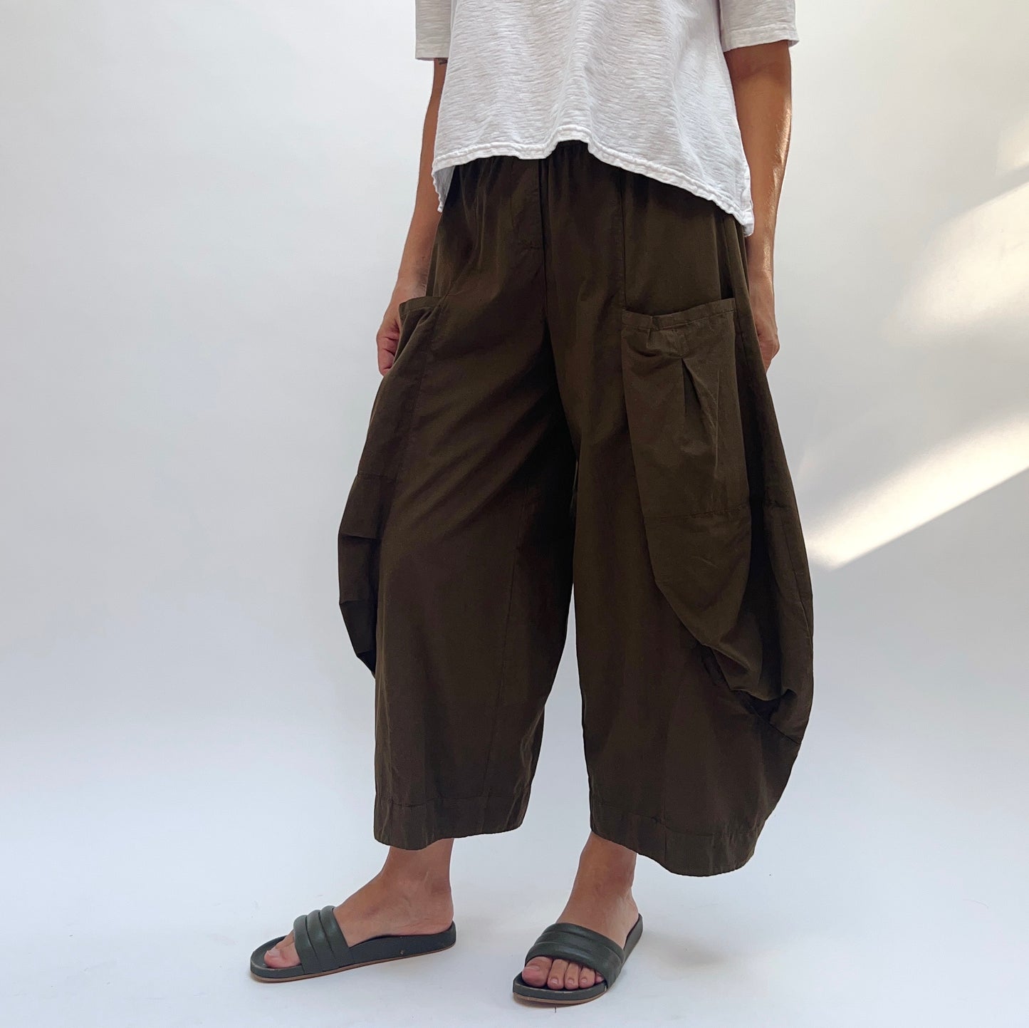 Eleven Stitch | Double Pocket Cotton Pant in Olive