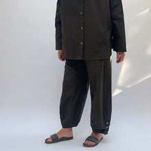 Load image into Gallery viewer, Eleven Stitch | Snap Doreen Pant in Olive
