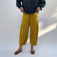 Load image into Gallery viewer, Eleven Stitch | Corduroy Doreen Pant in Kiwi
