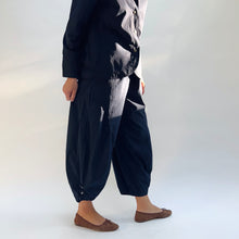 Load image into Gallery viewer, Eleven Stitch | Snap Doreen Pant in Indigo
