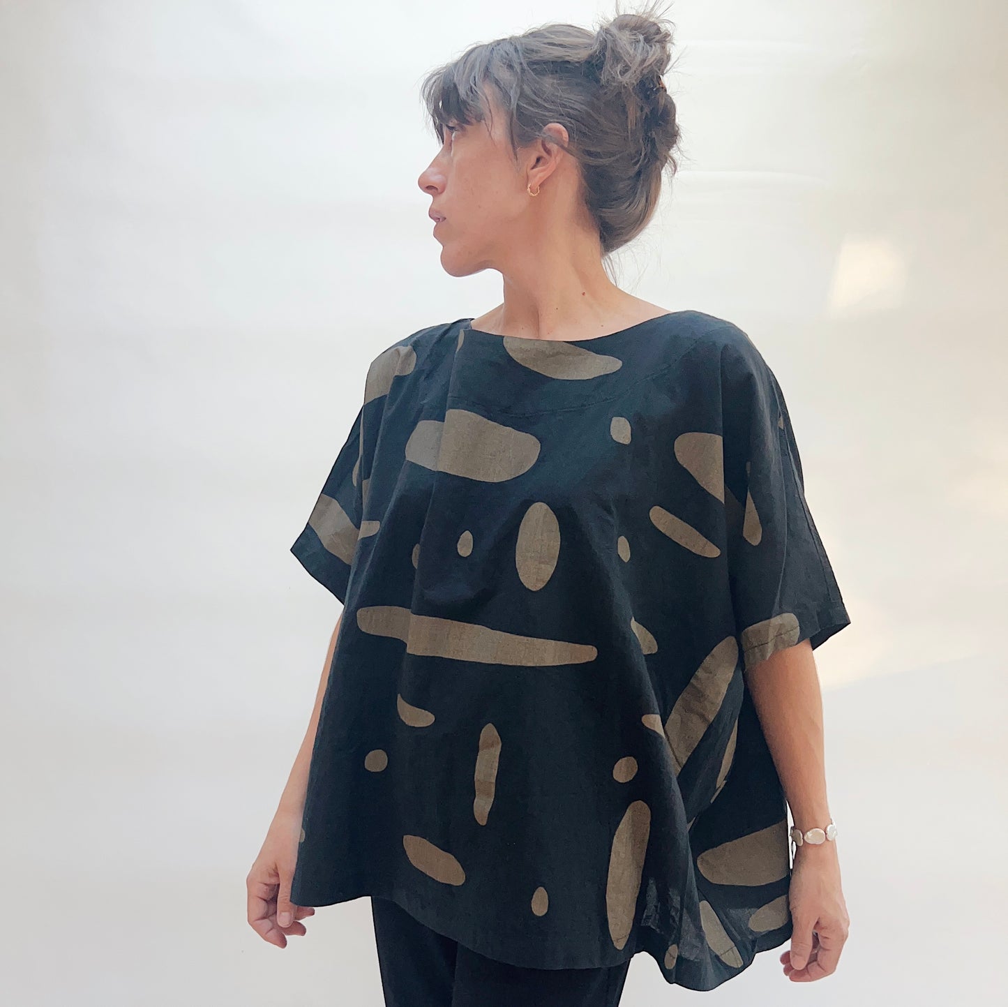 Pebble Box Top in Black