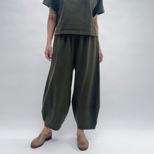 Load image into Gallery viewer, Pacific Cotton | Cotton Oliver Pant in Peppercorn
