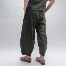 Load image into Gallery viewer, Pacific Cotton | Cotton Oliver Pant in Peppercorn
