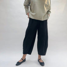 Load image into Gallery viewer, Eleven Stitch | Doreen Pant in Black
