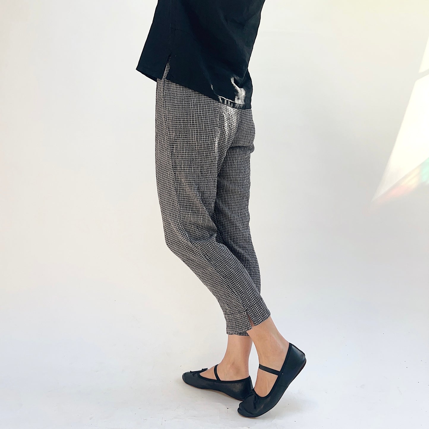 Tapered Crop Pant in Black Crinkle Check