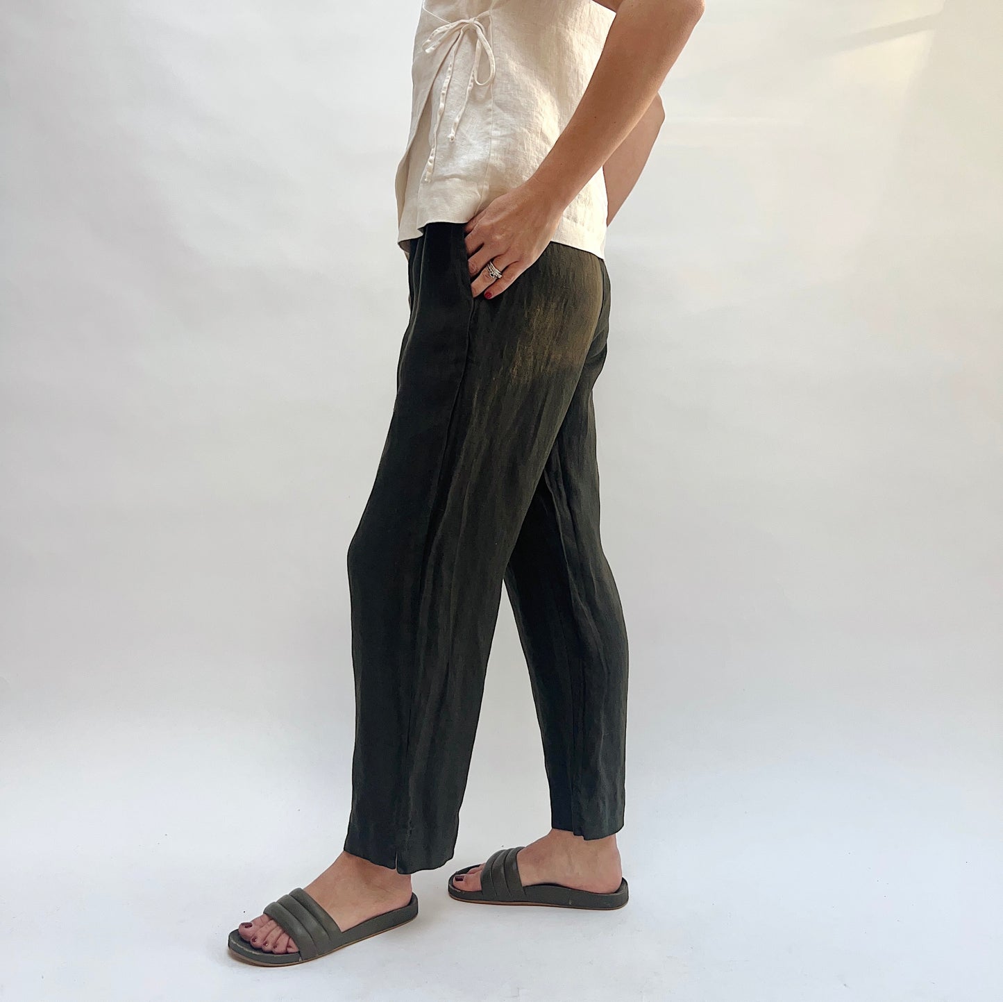 Linen Anka Pant in Peppercorn