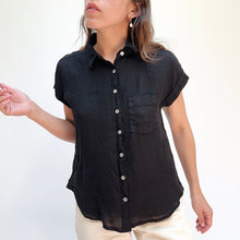 Load image into Gallery viewer, Cut Loose | Short Sleeve Hanky Linen Pocket Shirt in Black
