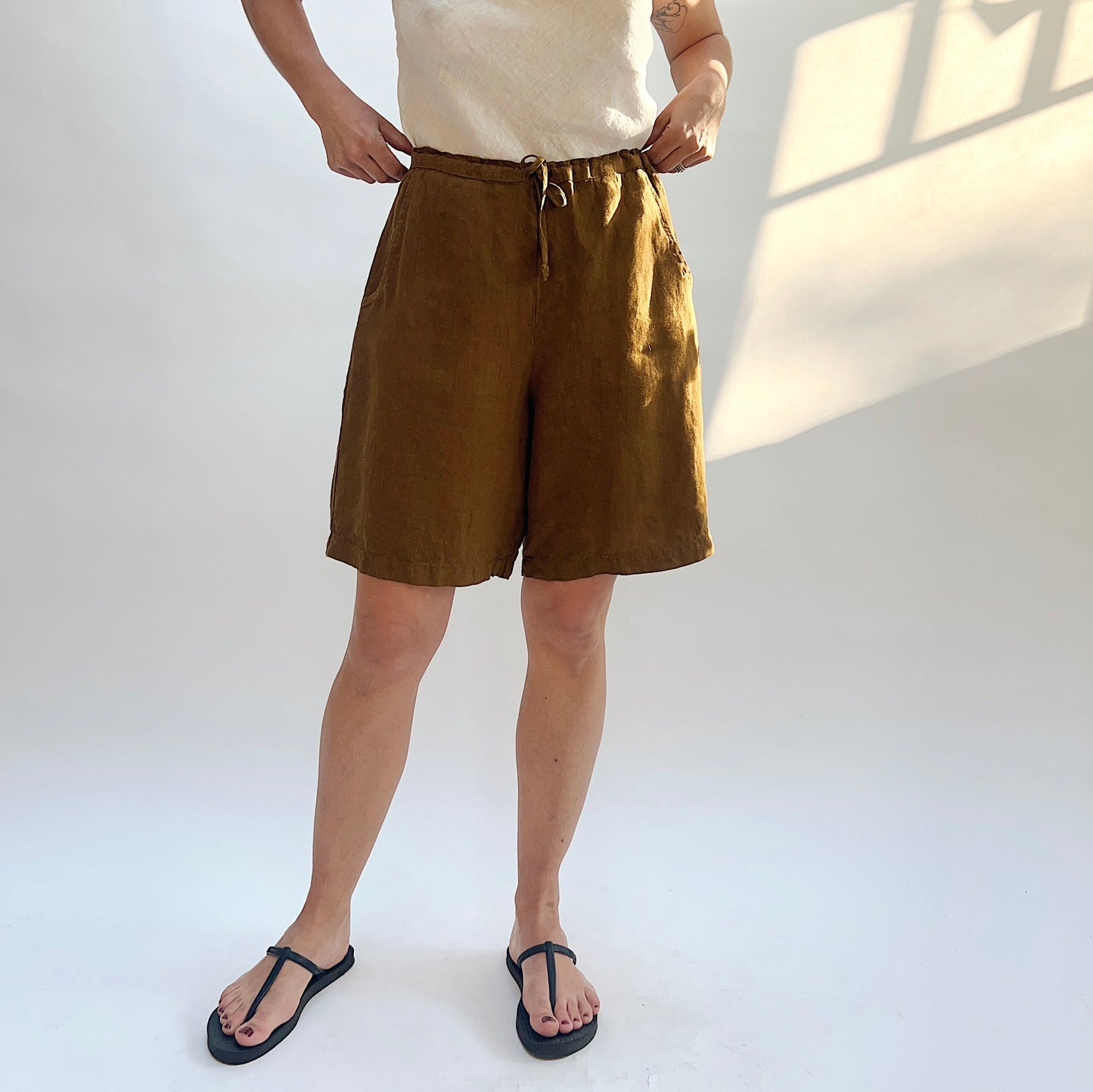 Linen Sasha Short in Quinquina