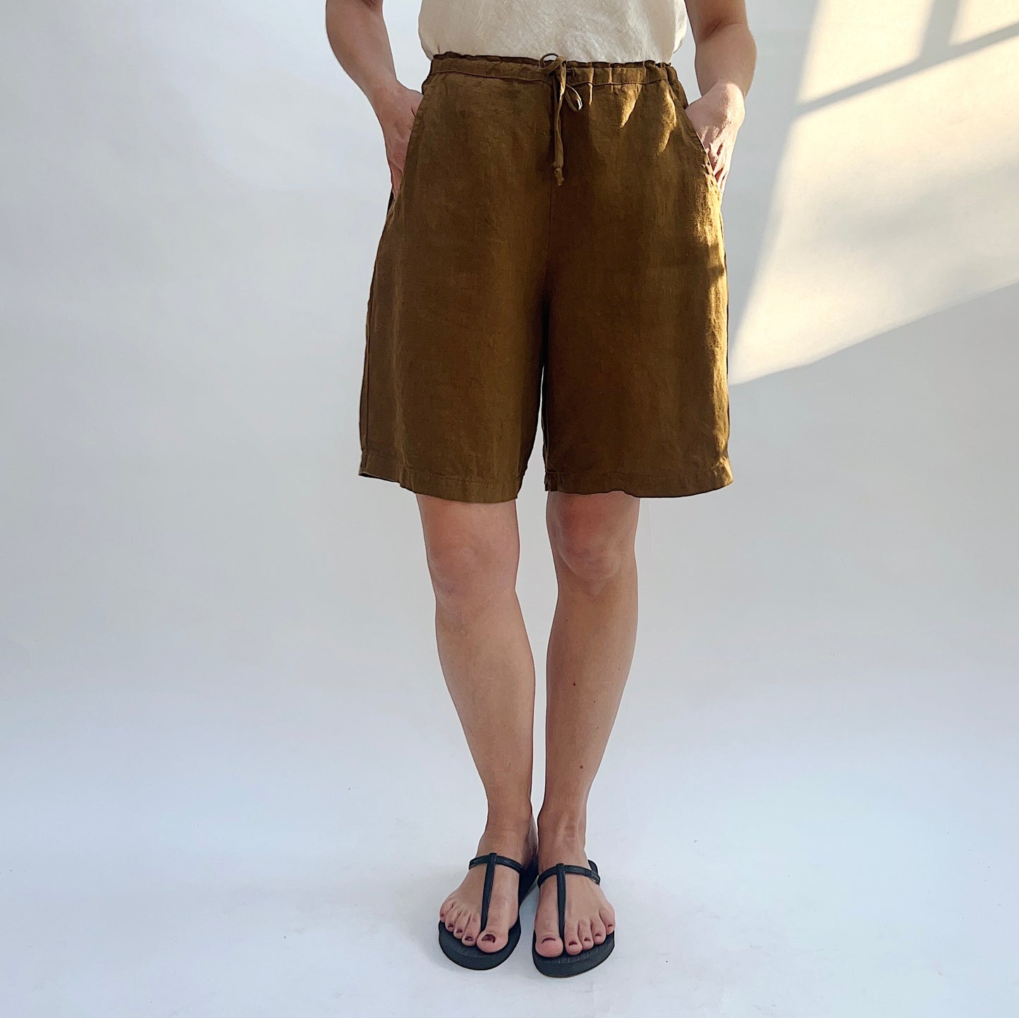 Linen Sasha Short in Quinquina