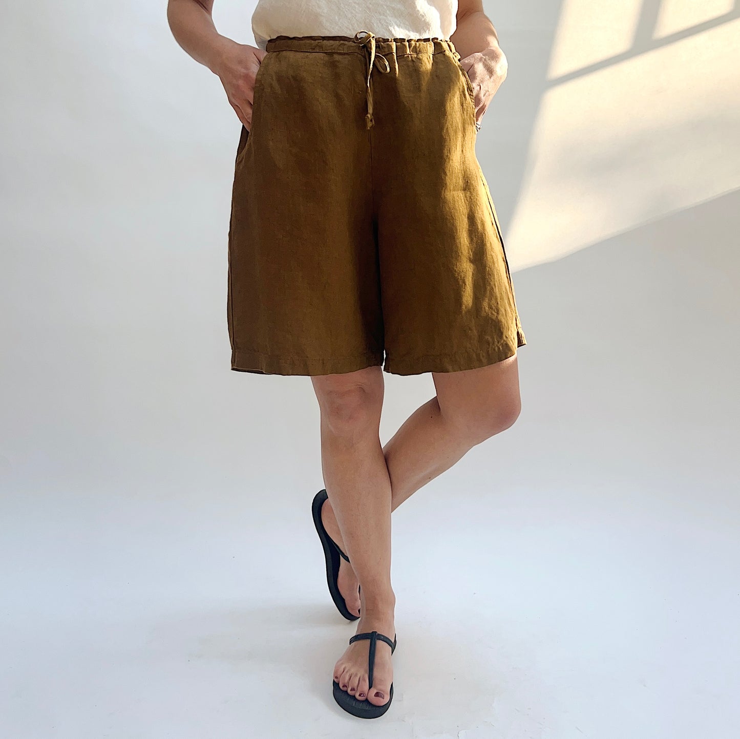 Linen Sasha Short in Quinquina
