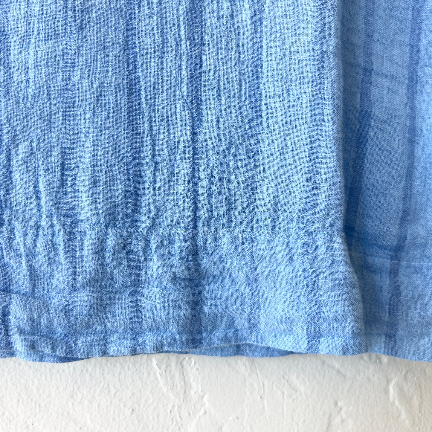 Sleeveless Shirt in Blue Stripe