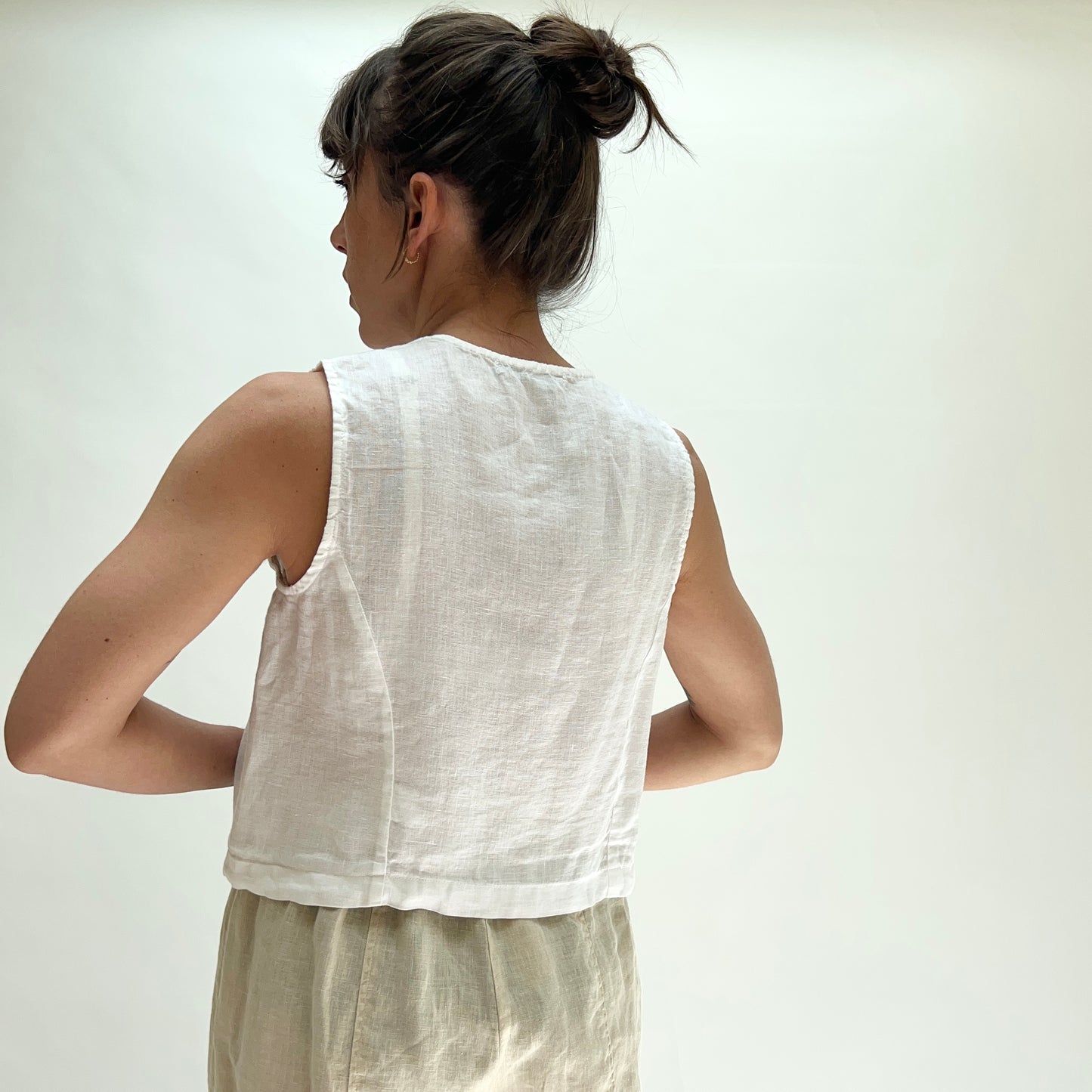Hanky Linen Crop Vest in White